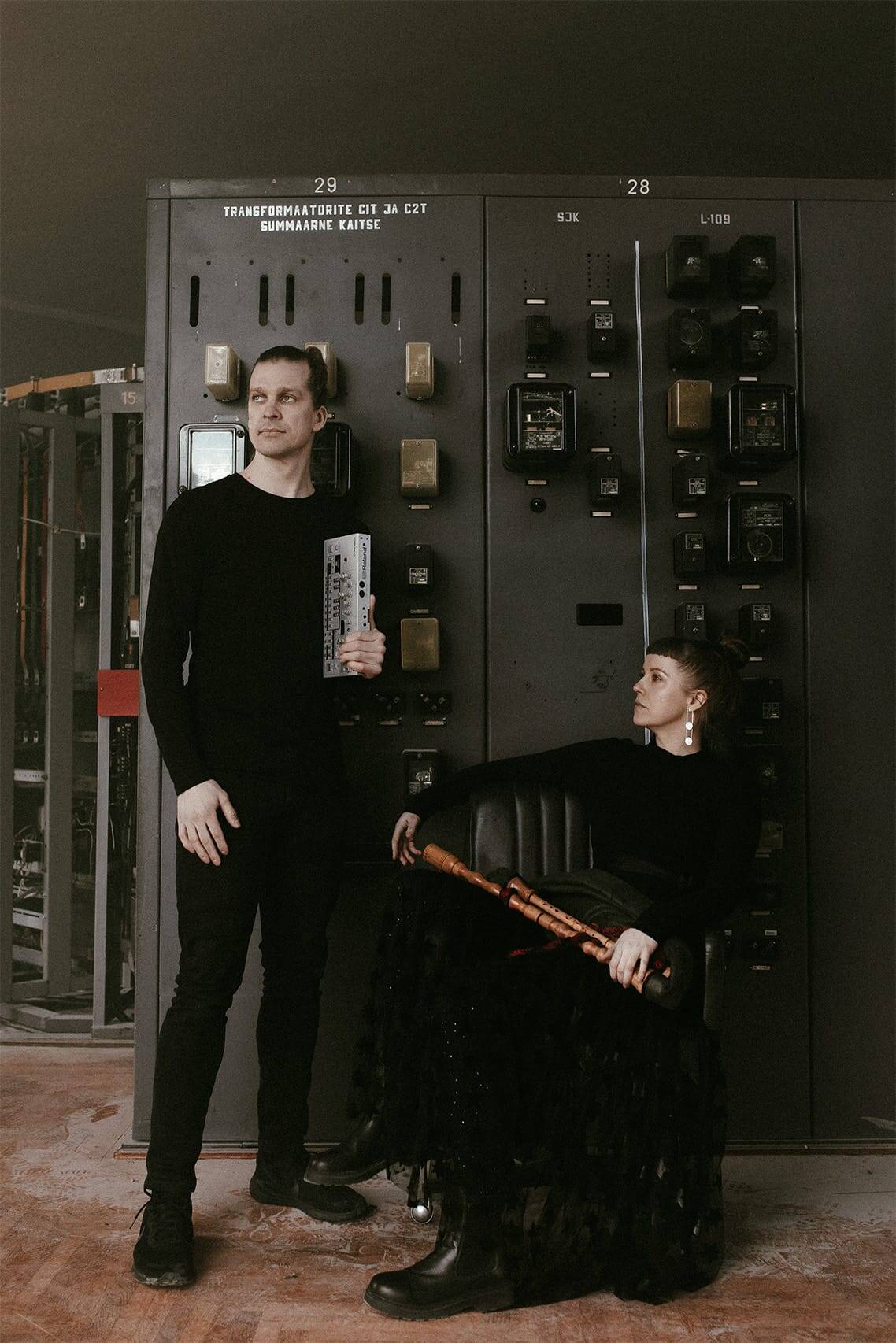 03_OOPUS_2025_Momu_Kerttu-Kruusla-photo_folktronica_momumomu